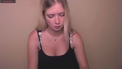 AliceMeaww_ from United States