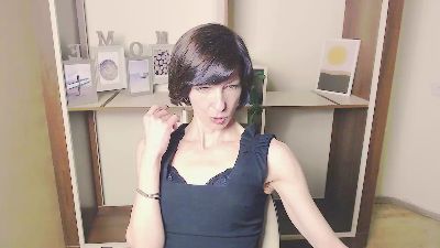 AngelinaLess_ from United States
