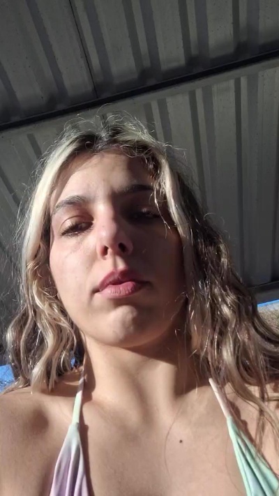 LizzieBlack from France