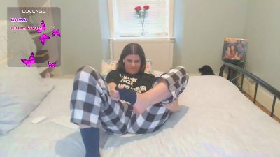 miawallace__ from United Kingdom
