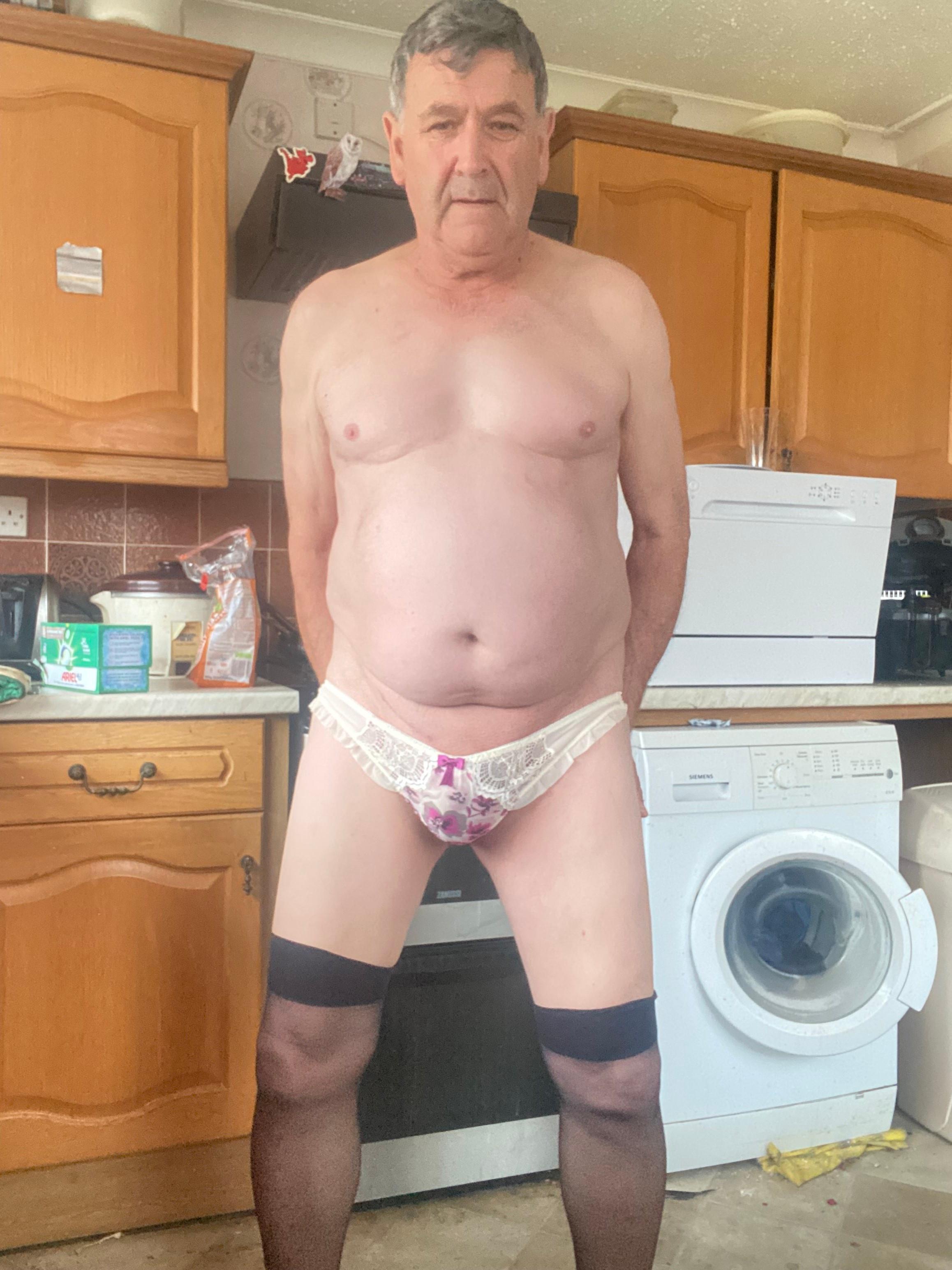 slavetoexpose from United Kingdom